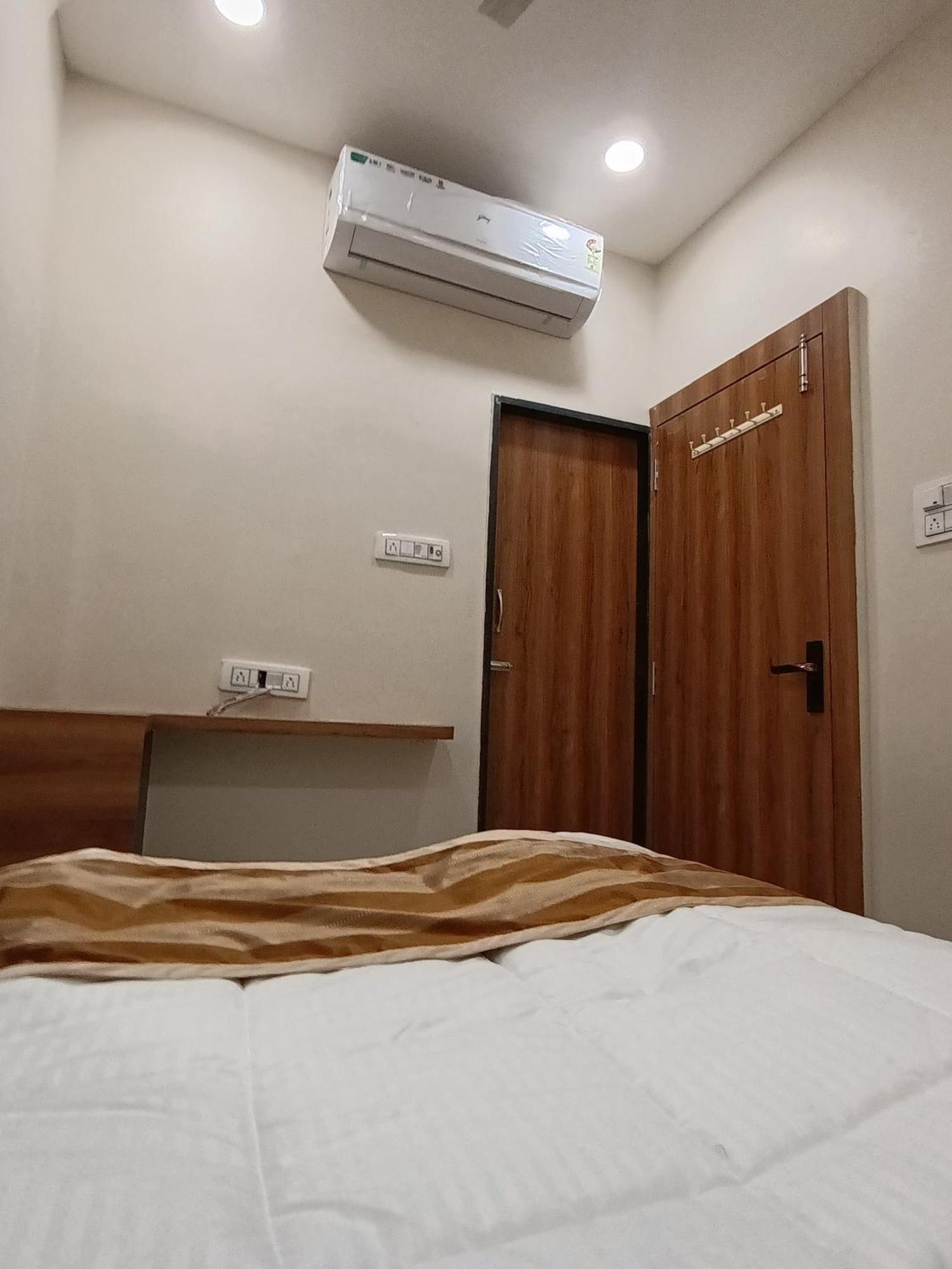 Shree Shyamraj Hotel Ujjain Exteriör bild