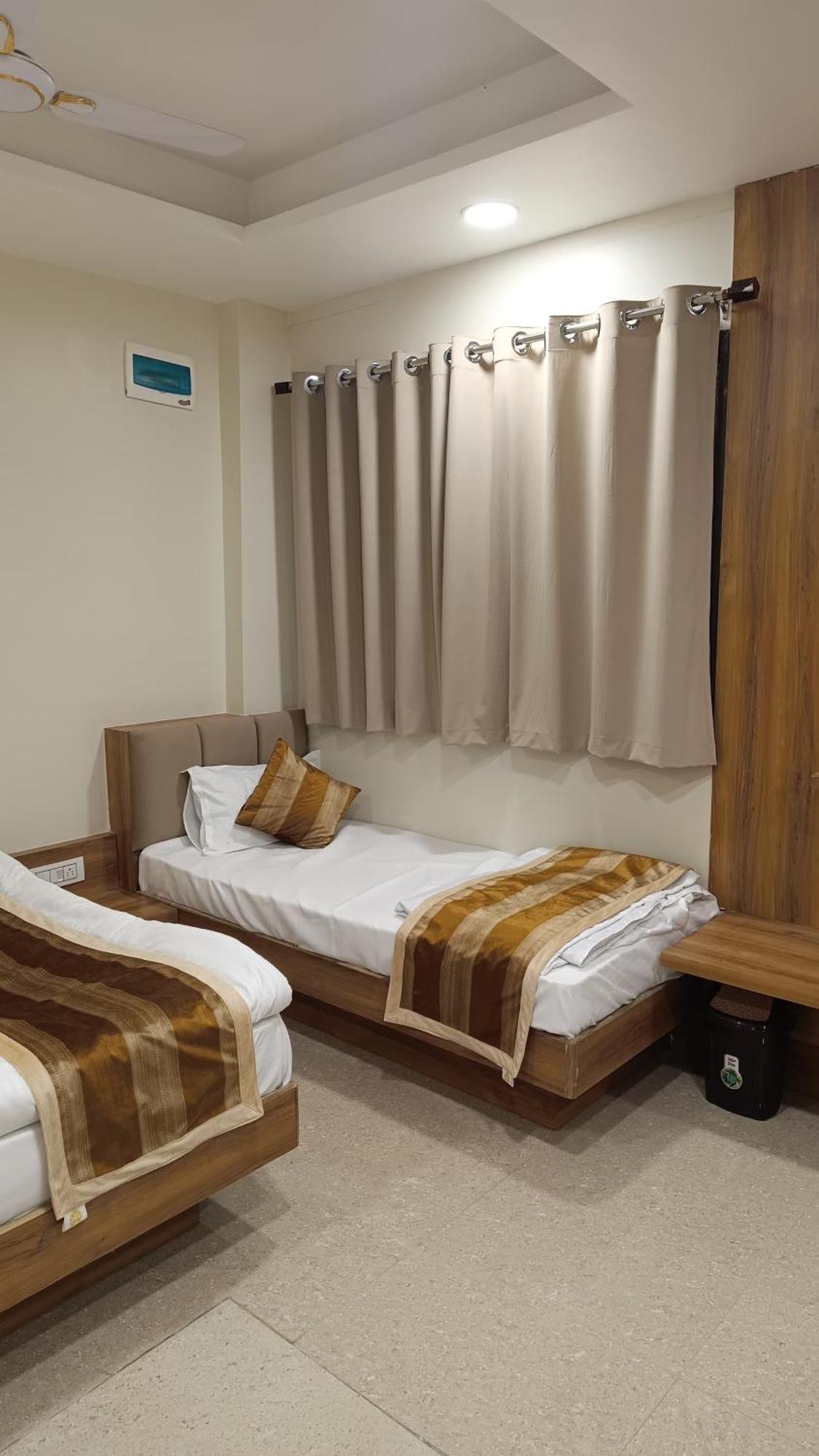 Shree Shyamraj Hotel Ujjain Exteriör bild