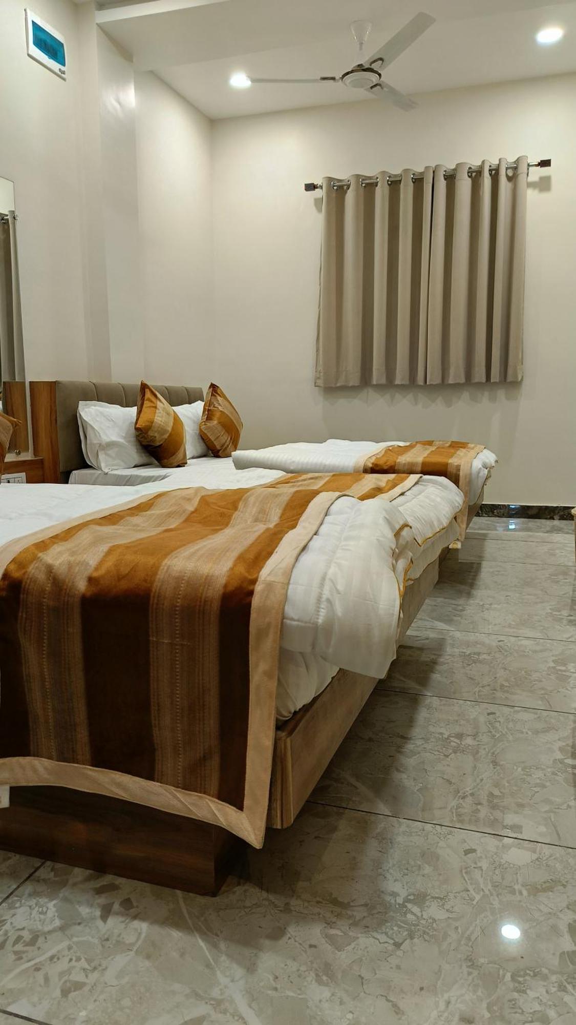 Shree Shyamraj Hotel Ujjain Exteriör bild