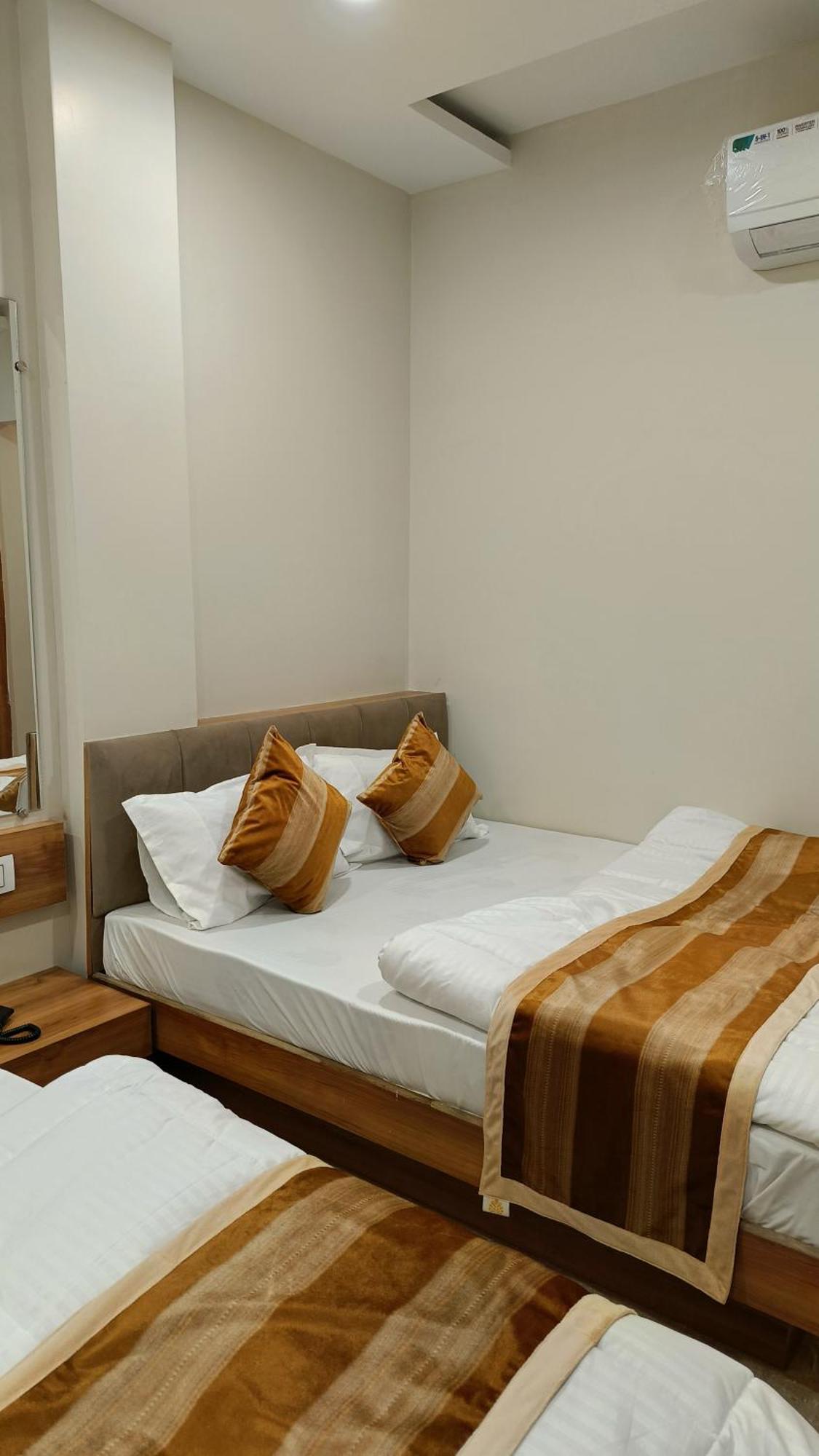 Shree Shyamraj Hotel Ujjain Exteriör bild