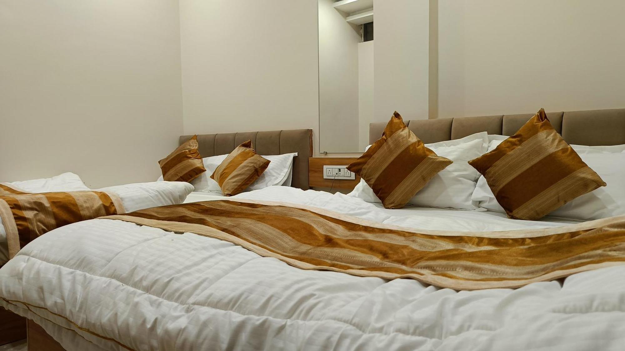 Shree Shyamraj Hotel Ujjain Exteriör bild