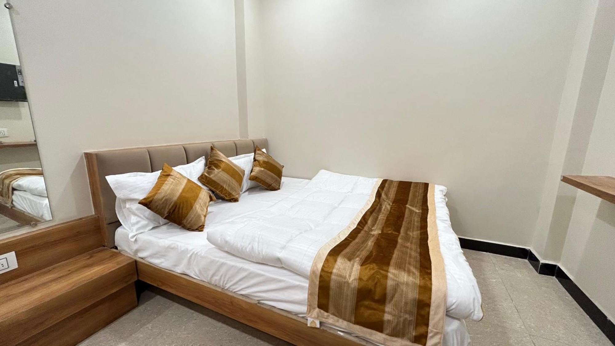 Shree Shyamraj Hotel Ujjain Exteriör bild