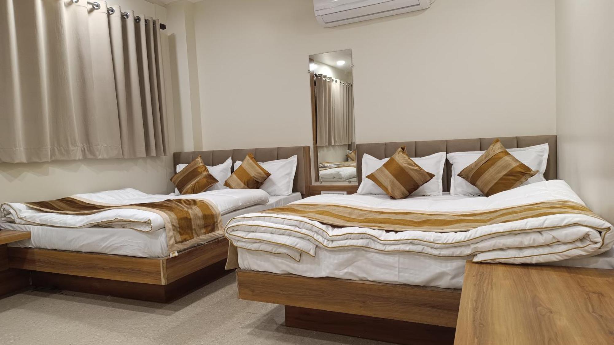 Shree Shyamraj Hotel Ujjain Exteriör bild