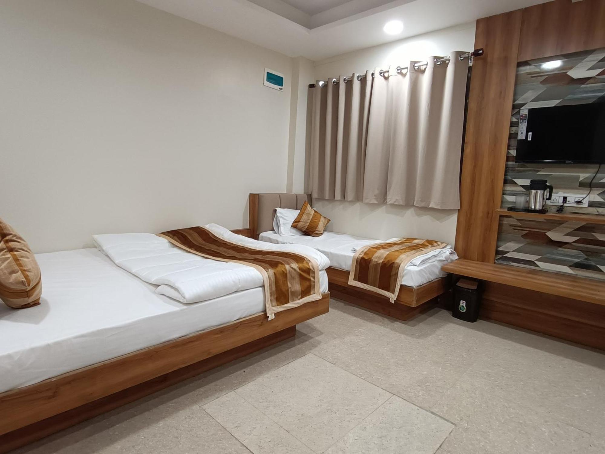 Shree Shyamraj Hotel Ujjain Exteriör bild