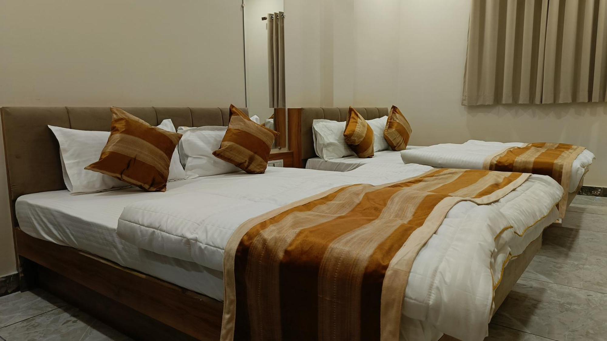 Shree Shyamraj Hotel Ujjain Exteriör bild