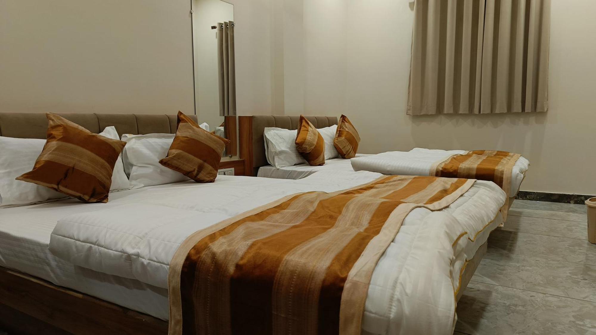 Shree Shyamraj Hotel Ujjain Exteriör bild