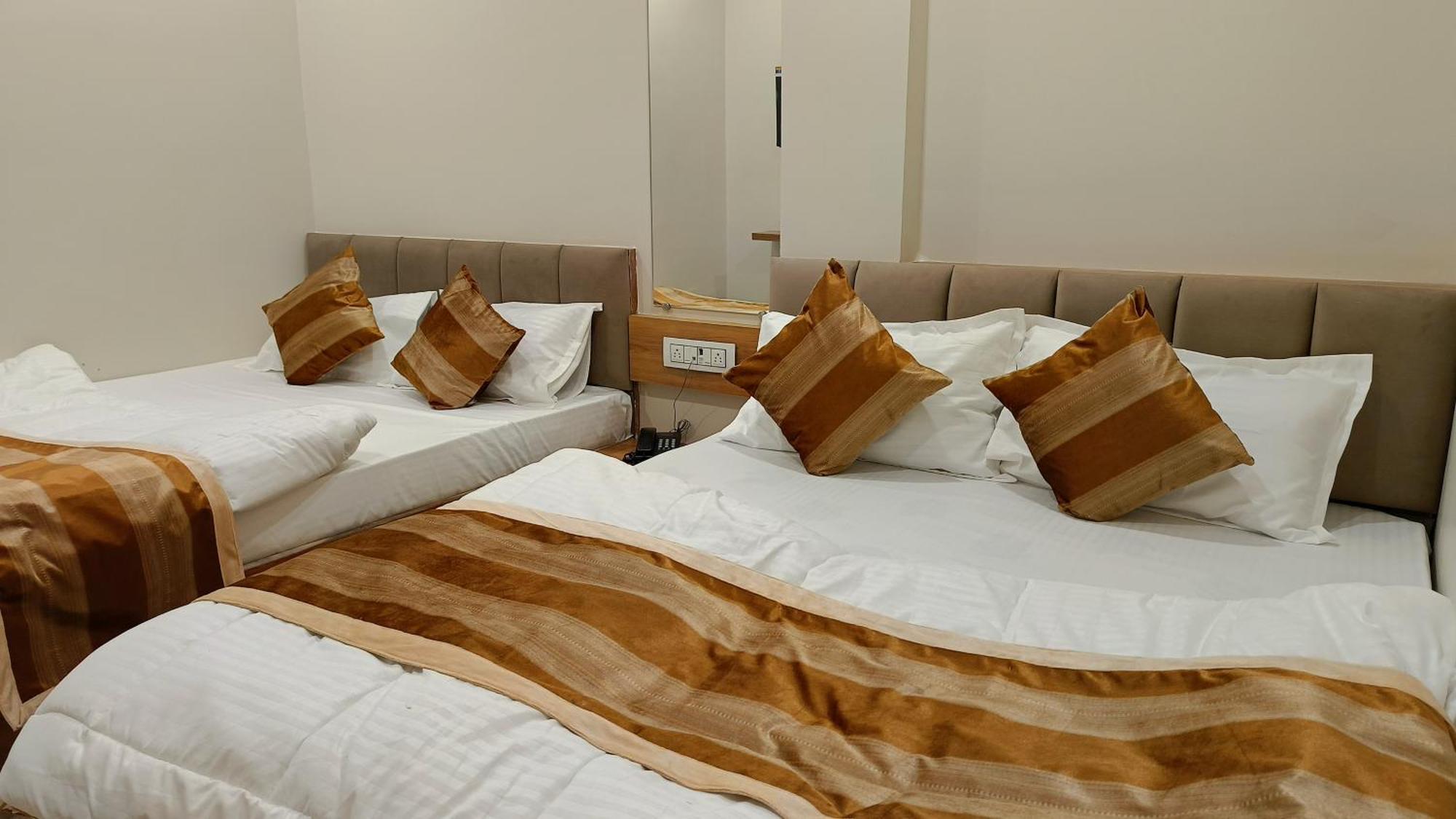 Shree Shyamraj Hotel Ujjain Exteriör bild
