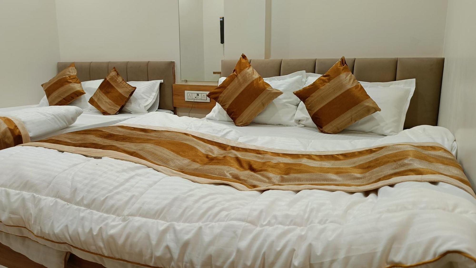 Shree Shyamraj Hotel Ujjain Exteriör bild