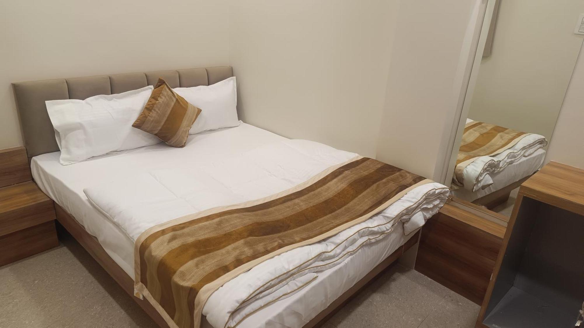 Shree Shyamraj Hotel Ujjain Exteriör bild